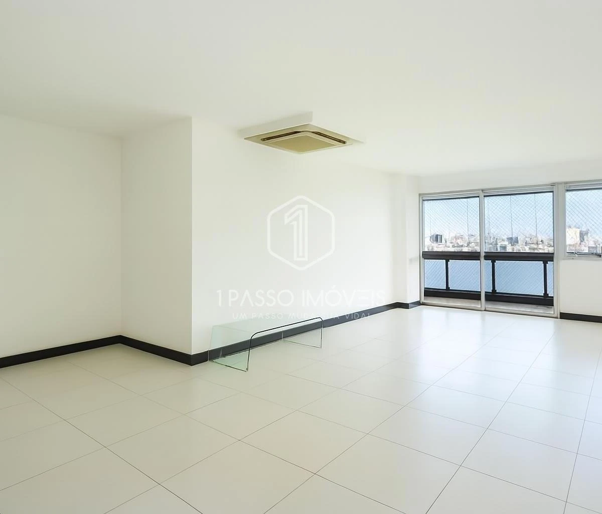 3-bedroom apartment with glassed-in balcony and 160 m² — photo 22