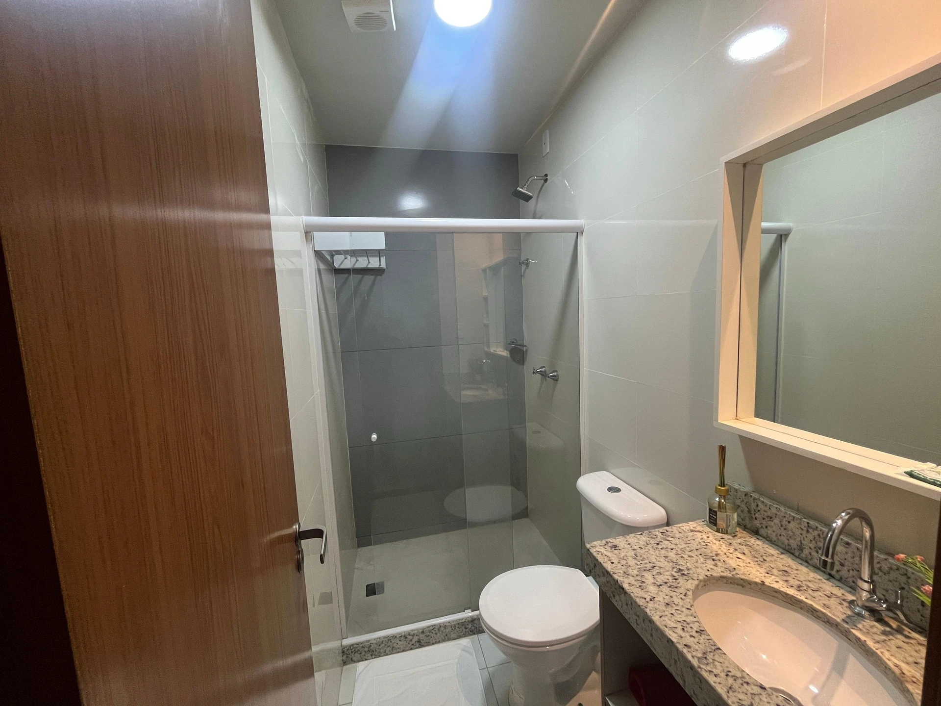 Furnished 2-bedroom apartment with 1 bathroom, no parking — photo 13
