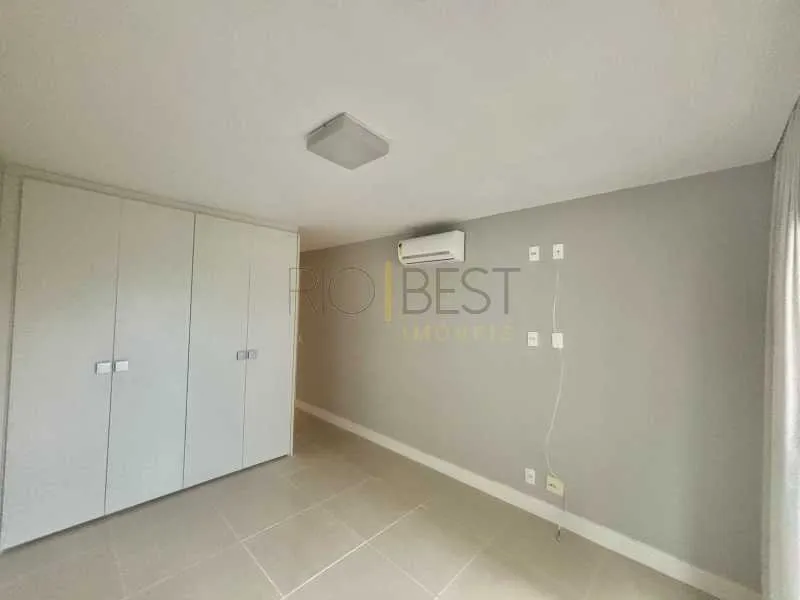 Apartment with 4 bedrooms, 5 bathrooms and a balcony — photo 12