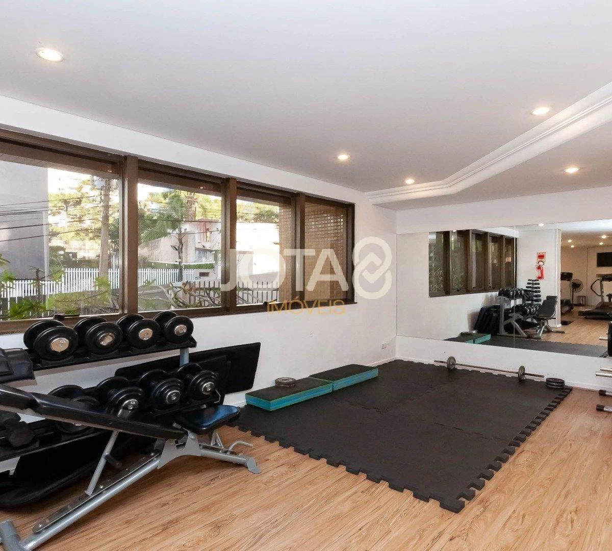Apartment with 3 bedrooms, 1 en-suite and balcony — photo 32