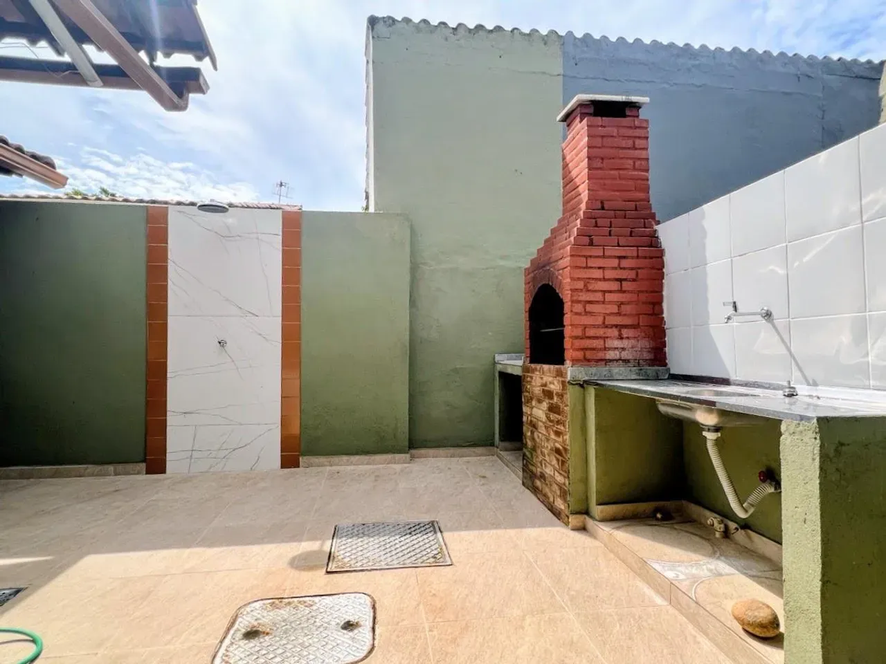 3 quartos e churrasqueira privativa: casa de 285 m²