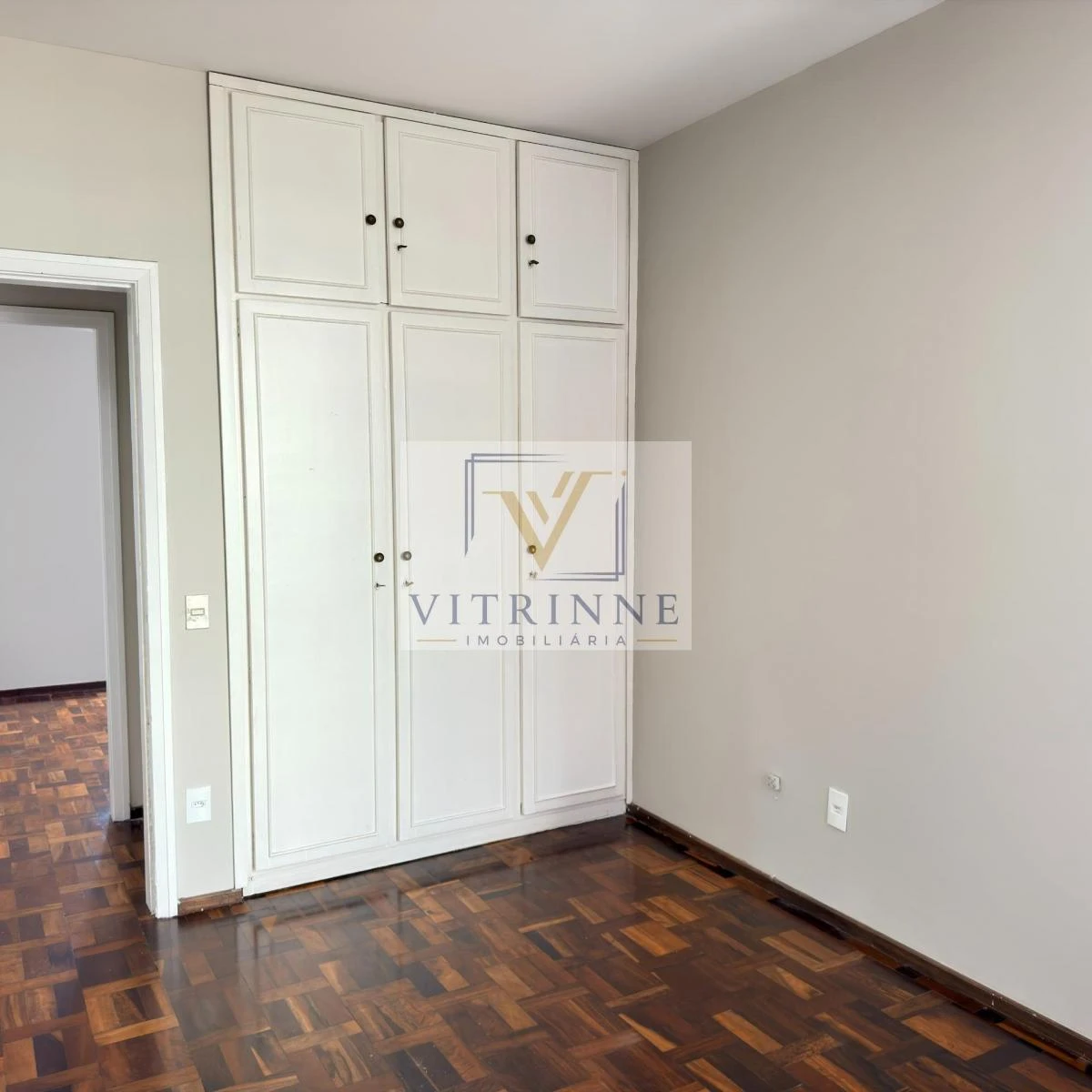 3-bedroom apartment with wood or laminate floors in Curitiba — photo 3