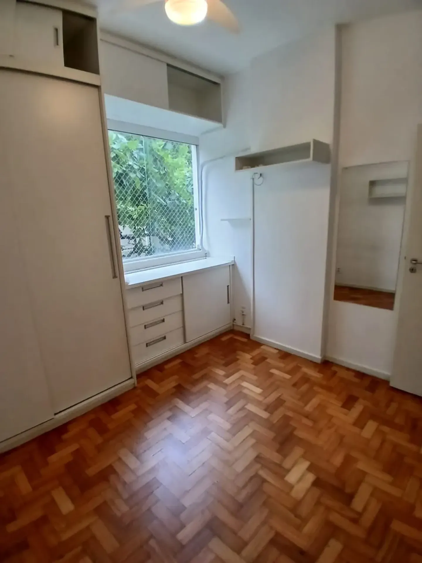 Apartment on the 4th floor with a walk-in closet — photo 10