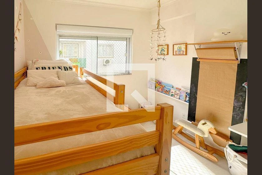 Balcony with a grill in a 2-bedroom apartment, 92 m² — photo 13