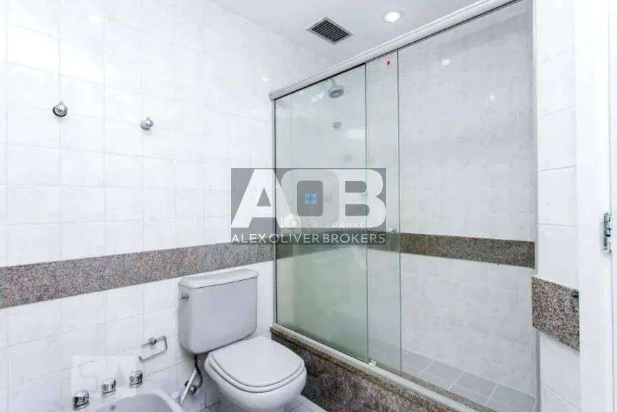 200 m² apartment with 3 en-suite bedrooms and 5 baths — photo 25