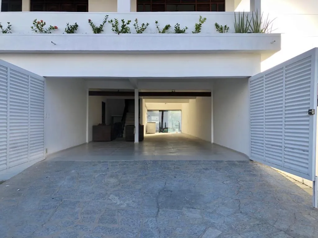 Furnished 6-bedroom house with pool and private garden — photo 18
