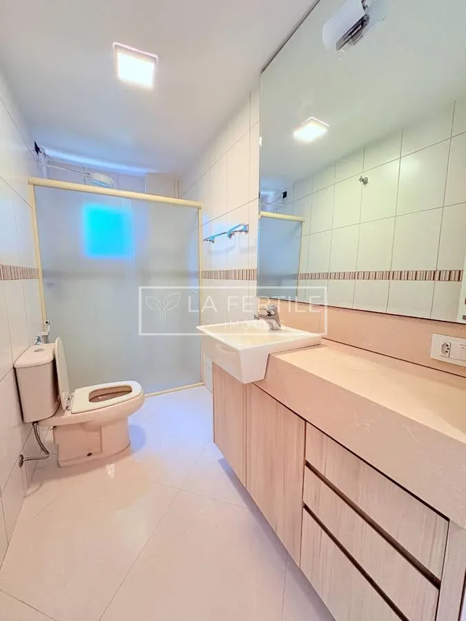 Будинок на 5 спалень із 2 ванними при кімнаті, 400 м² — photo 32