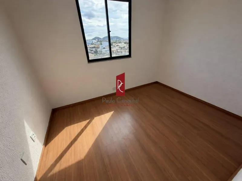 Wood or laminate floors in a 2-bedroom apartment, 48 m² — photo 7