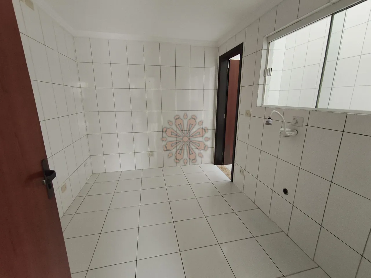 House with 3 bedrooms and 3 bathrooms across 250 m² — photo 7