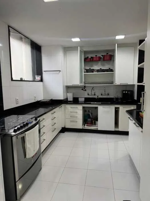 Apartamento de 484 m² com janelas do piso ao teto e banheira — photo 19