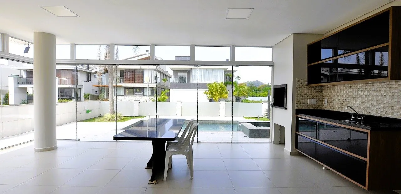 Water view in a 5-bedroom house, 343 m² — photo 24