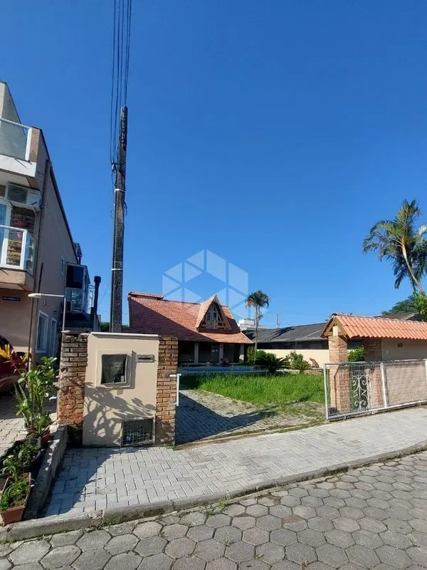 210 m² rental house with 4 bedrooms and a grilled balcony — photo 32
