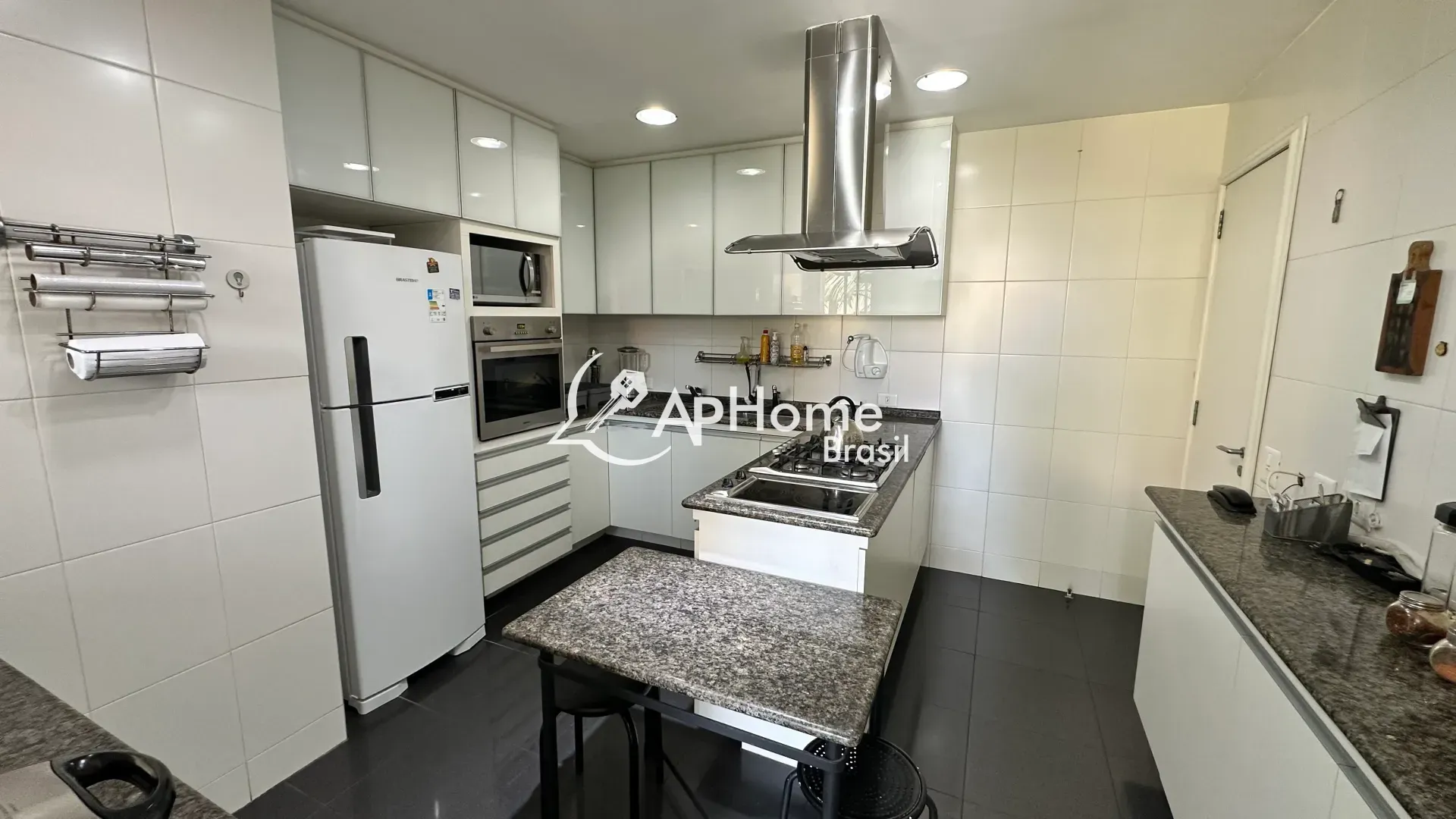 Apartment with 4 bedrooms, closed kitchen — photo 42