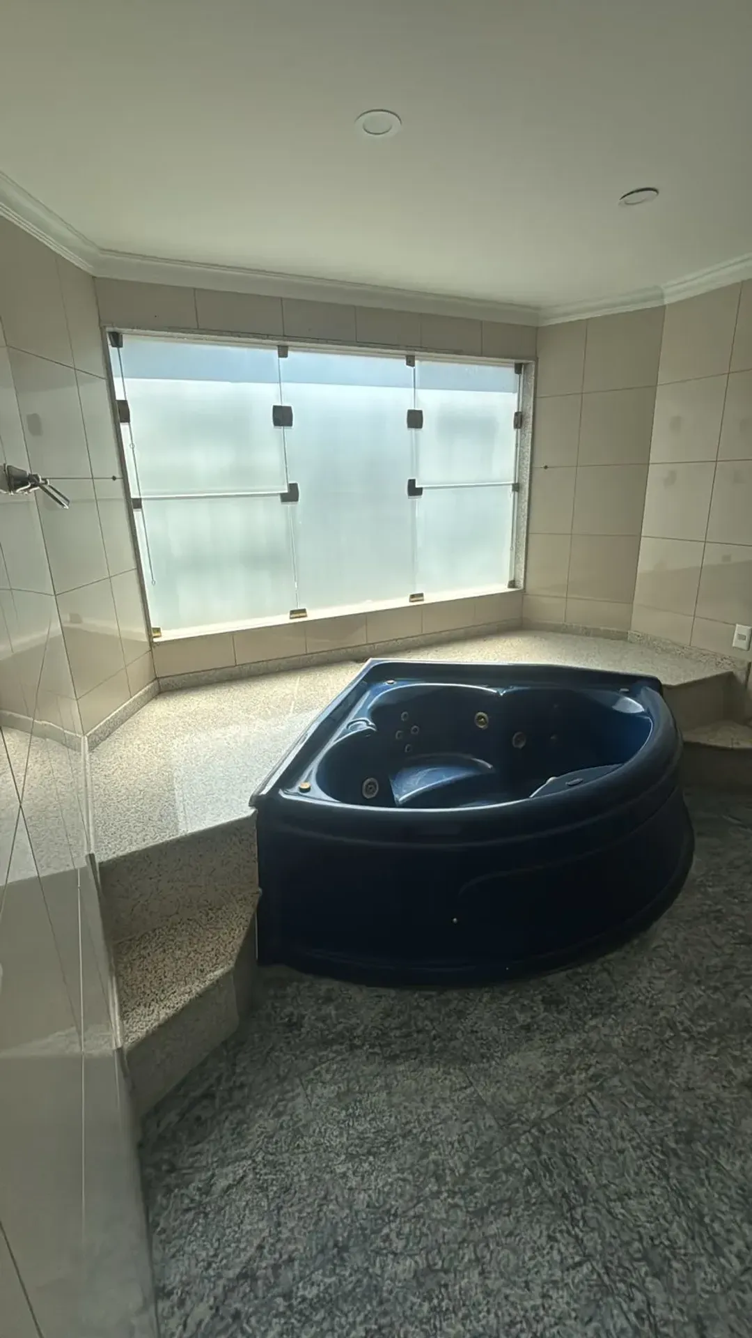 Apartment with 4 bedrooms, balcony and 500 m² — photo 35