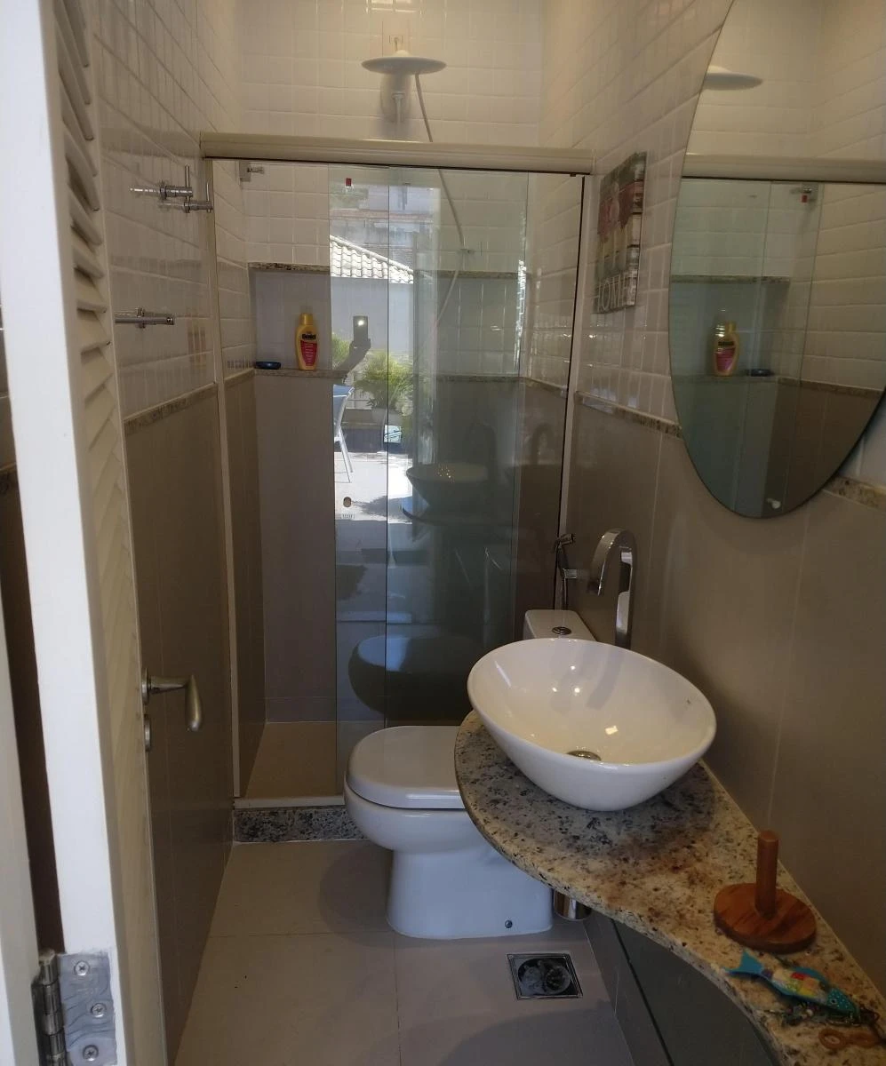 Casa mobiliada com 6 quartos e piscina aberta compartilhada