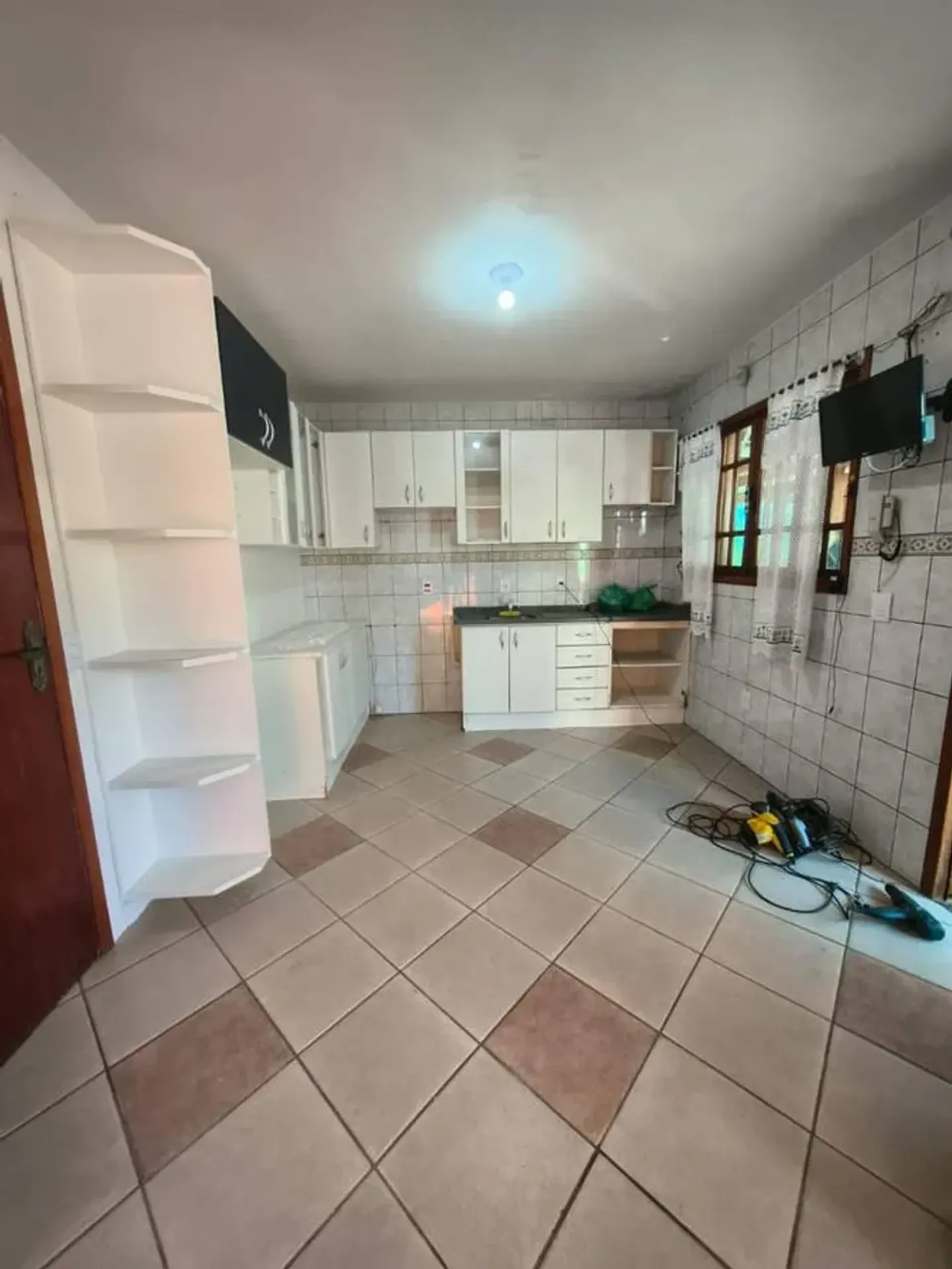 700 m² house with a bathtub and a grill on the balcony — photo 21