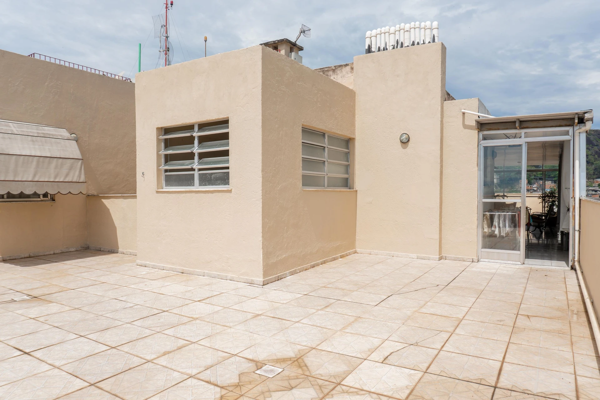 Furnished apartment, 504 m², with a mountain view — photo 15
