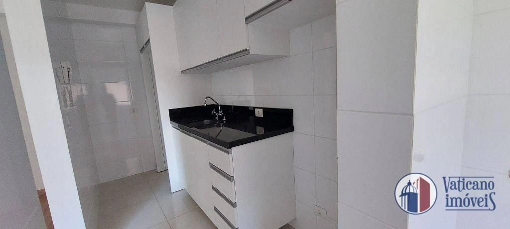 Wood or laminate floors in a 2-bedroom apartment, 55 m² — photo 3