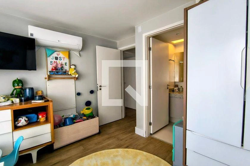 160 m² rental apartment with 4 en-suite rooms and balcony — photo 35