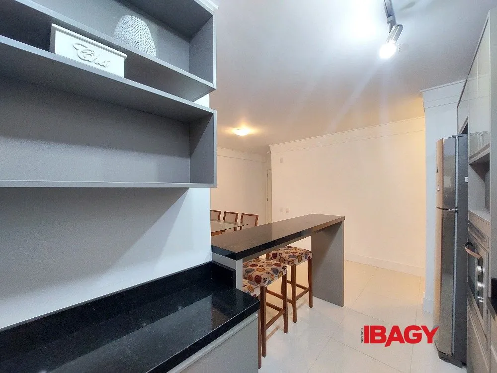 Furnished 2-suite apartment with enclosed balcony — photo 45