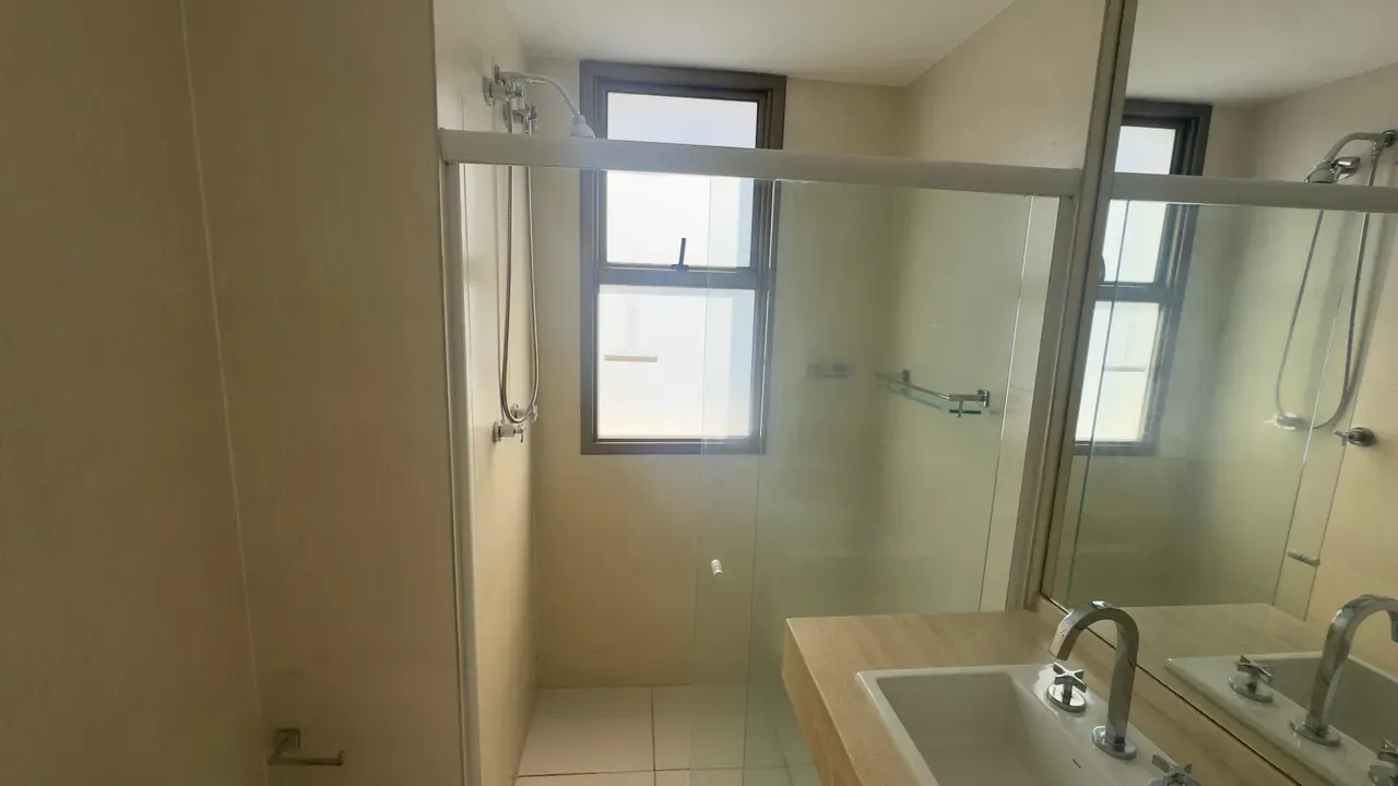 Rental apartment with 3 bedrooms and 4 bathrooms — photo 26