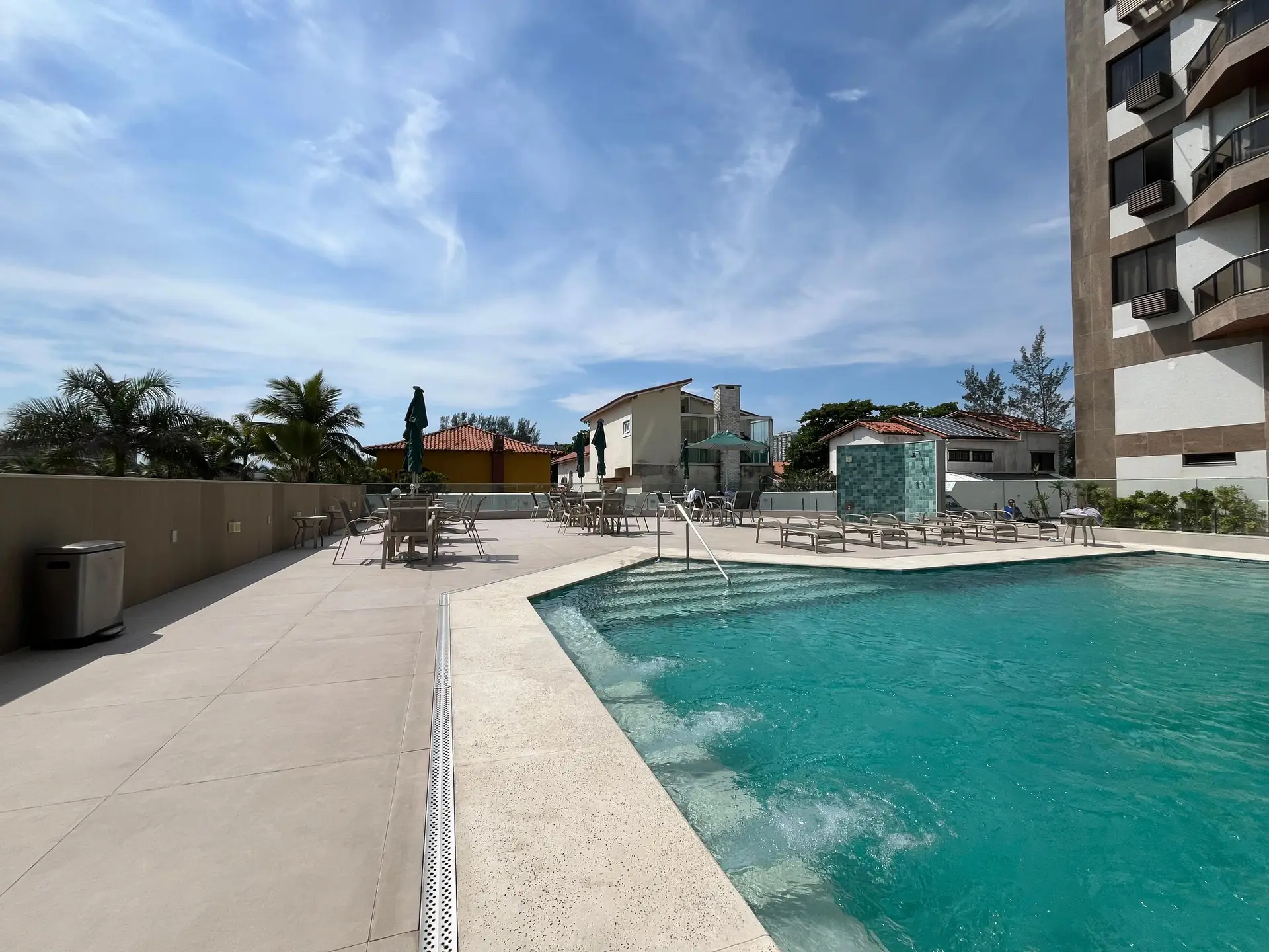 Glass-enclosed balcony in a one-bedroom apartment, 56 m² — photo 22