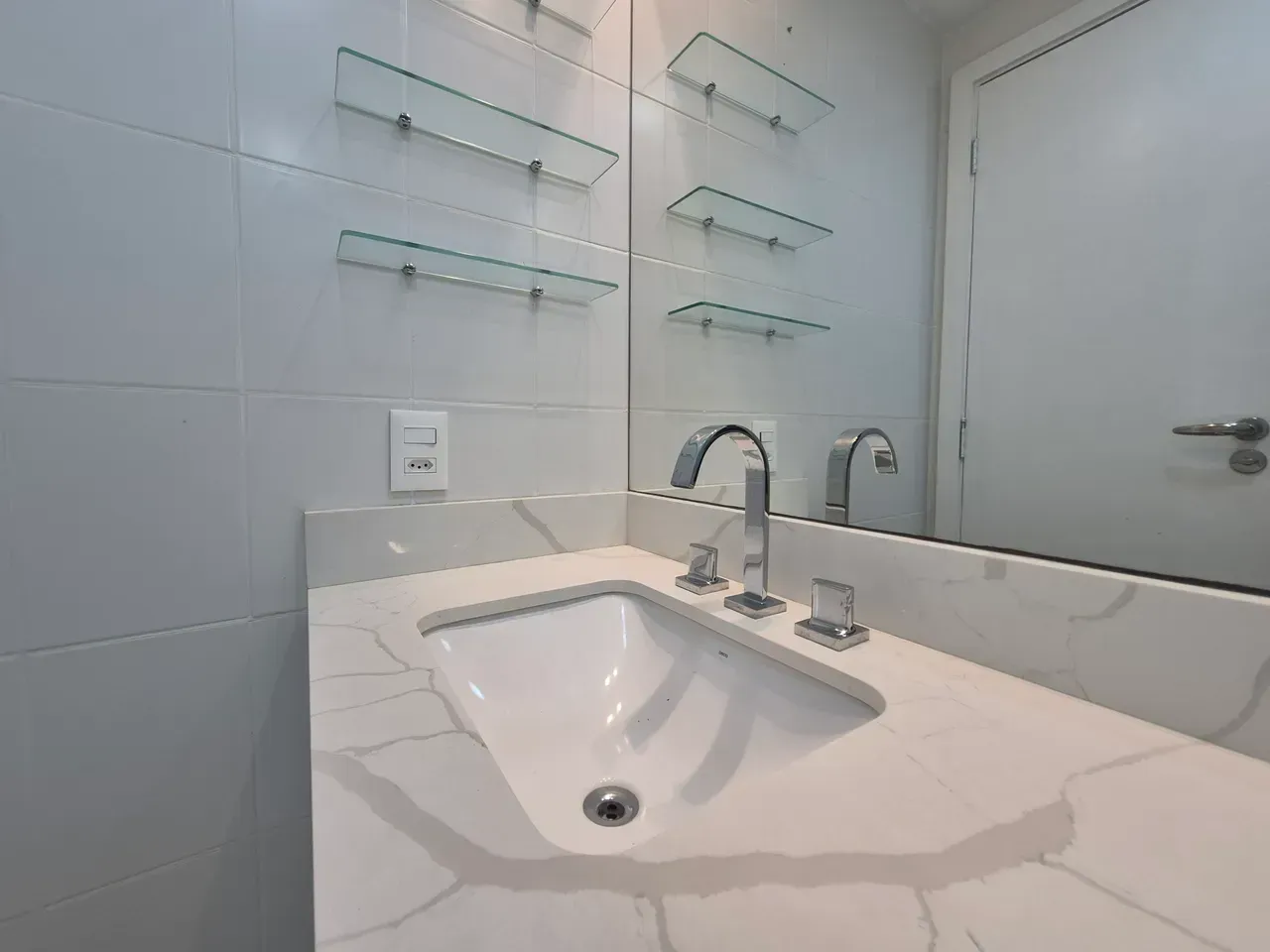 Duplex with 225 m², 3 bedrooms, and open-plan kitchen — photo 24