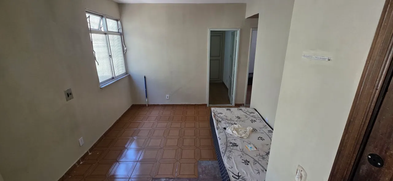 2-bedroom apartment with 1 bath and 2 parking spots — photo 3