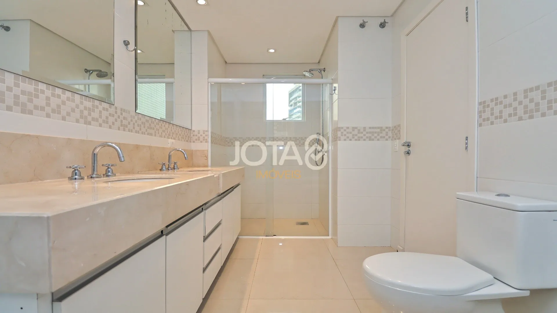 Орендна квартира з 4 спальнями та 329 м² — photo 28