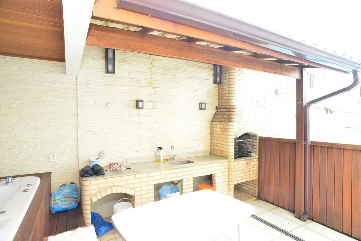 Furnished apartment, 300 m², with a glass-enclosed balcony — photo 5
