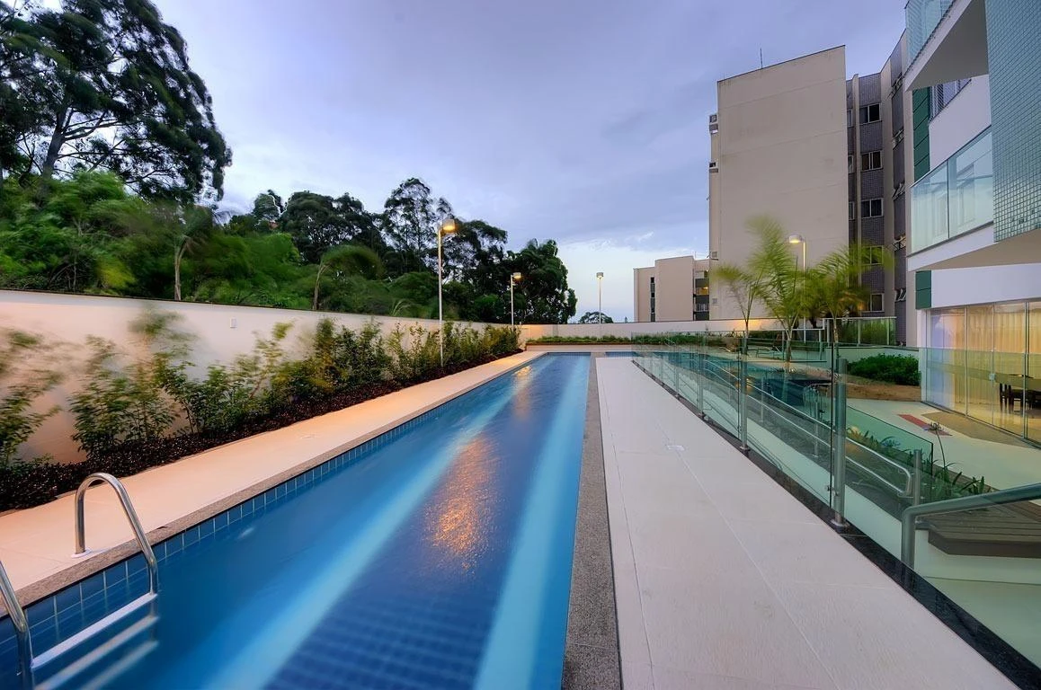 Balcony with a grill in a 3-bedroom apartment, 93 m² — photo 8