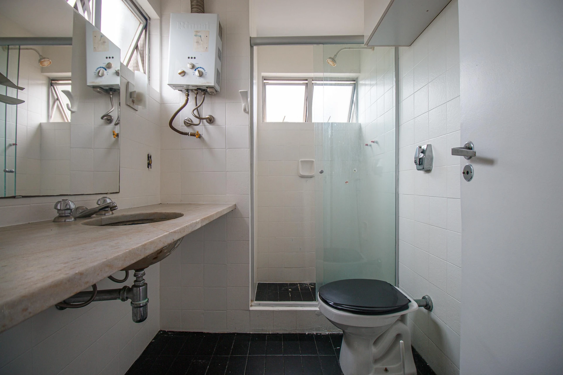 Unfurnished 2-bedroom apartment with 3 bathrooms — photo 15