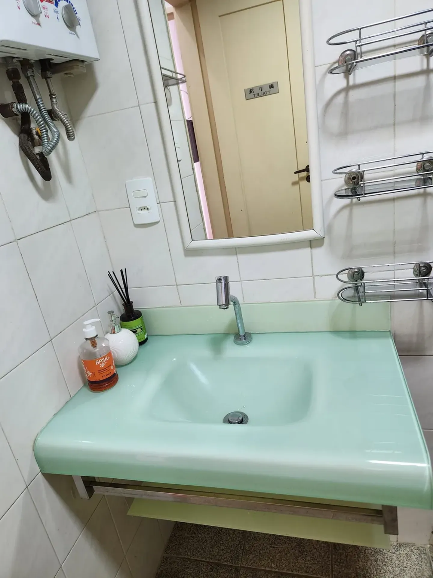 Furnished apartment, 40 m², with a glass-enclosed balcony — photo 26