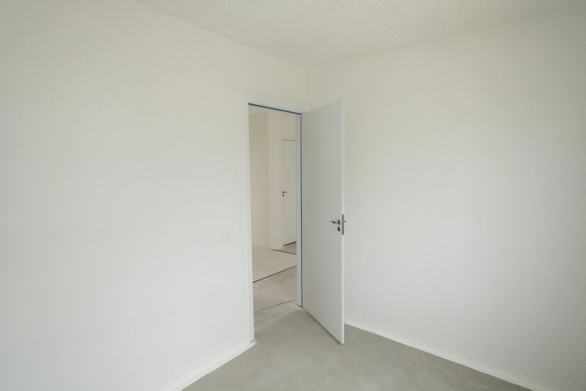 Unfurnished 2-bedroom apartment with a private garden — photo 12