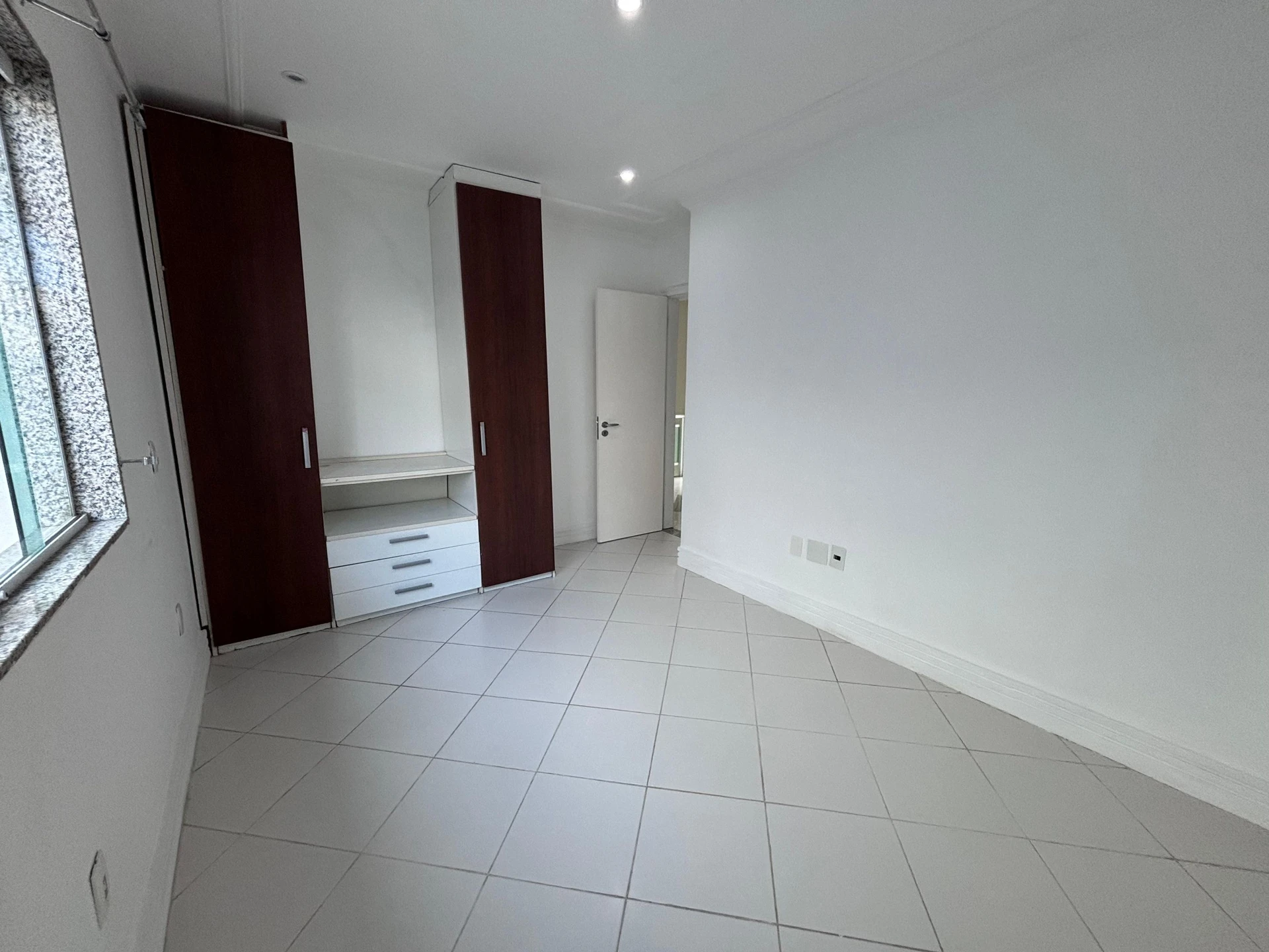 Condo house with 6 bedrooms and a balcony grill — photo 20