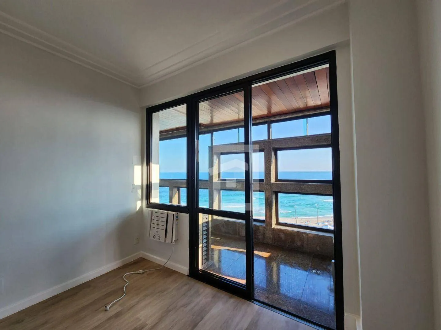 4-bedroom apartment with enclosed balcony and private garden — photo 38