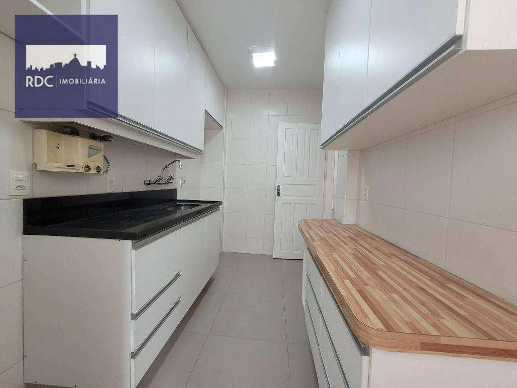 Apartamento com 2 dormitórios e 75 m², cozinha separada — photo 3