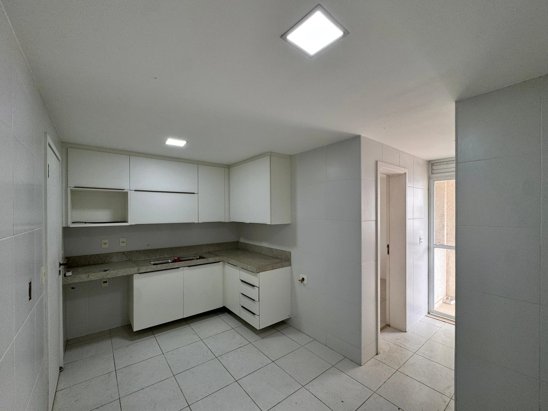 Furnished apartment, 158 m², with a water view — photo 4