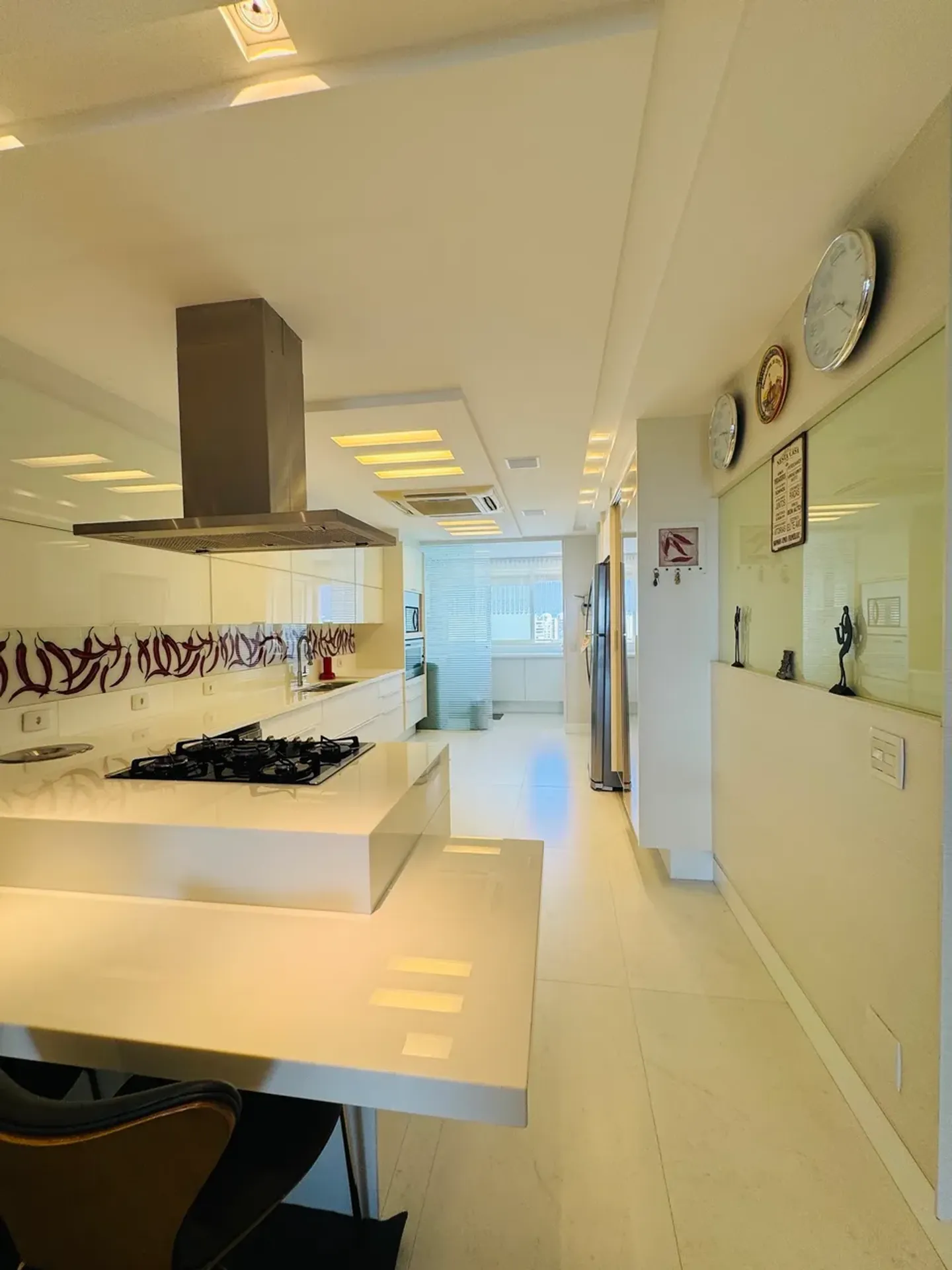 Furnished apartment, 295 m², with floor-to-ceiling windows — photo 26