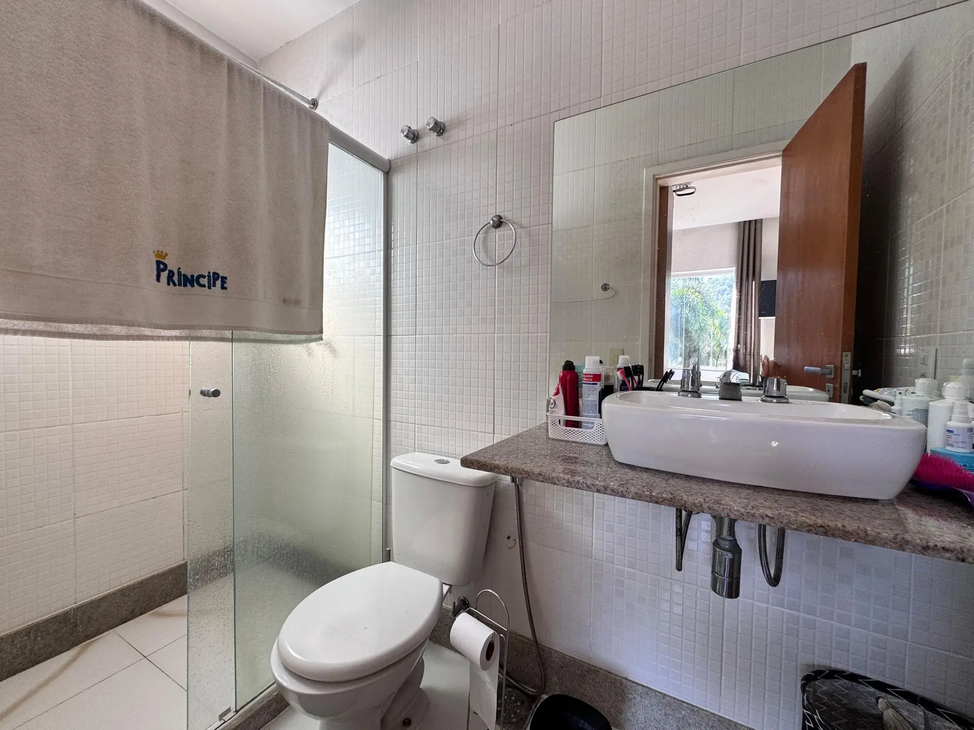 Furnished house with 4 en-suites and 6 bathrooms — photo 49