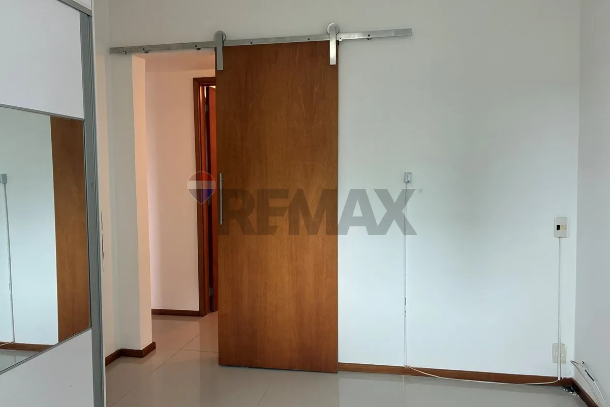 Квартира 90 м² із заскленим балконом та видом на гори — photo 34
