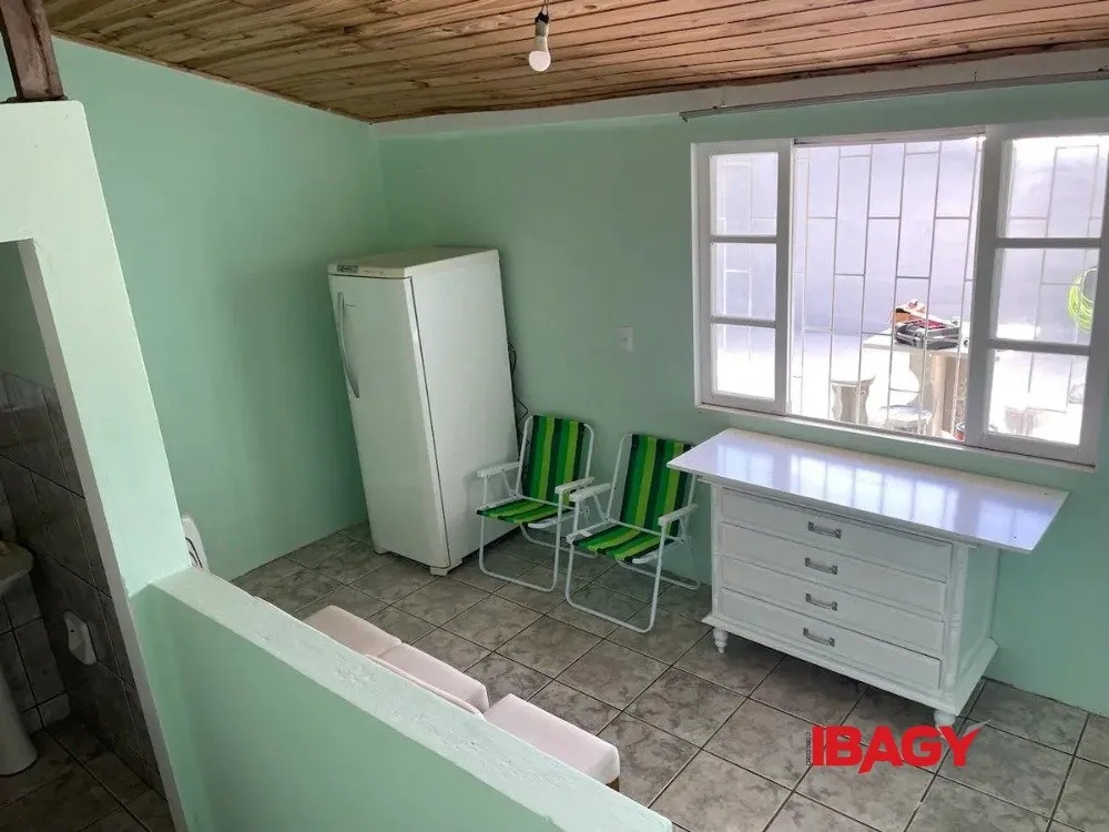 3-bedroom house with a water view in Florianópolis — photo 4