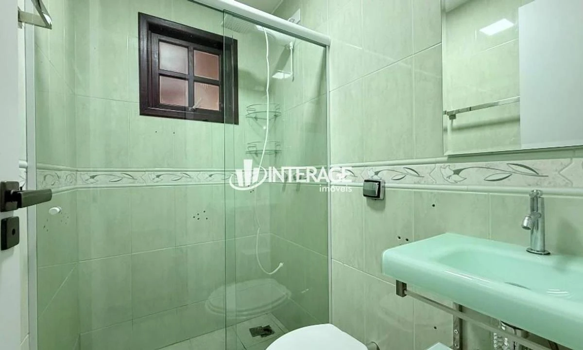 Wood or laminate floors in a 4-bedroom house, 200 m² — photo 26