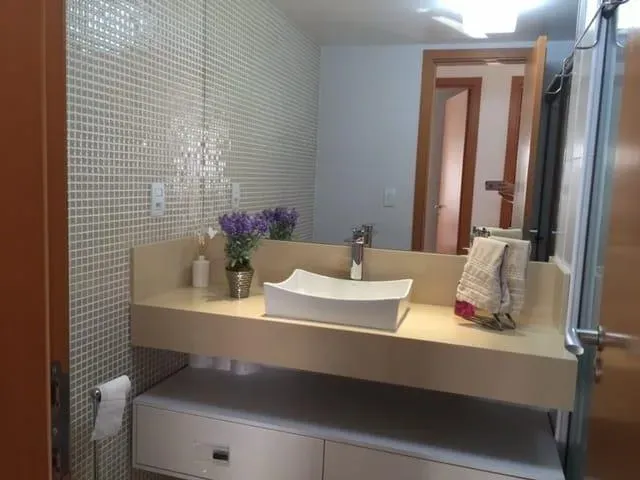 Furnished apartment, 94 m², with a glass-enclosed balcony — photo 14