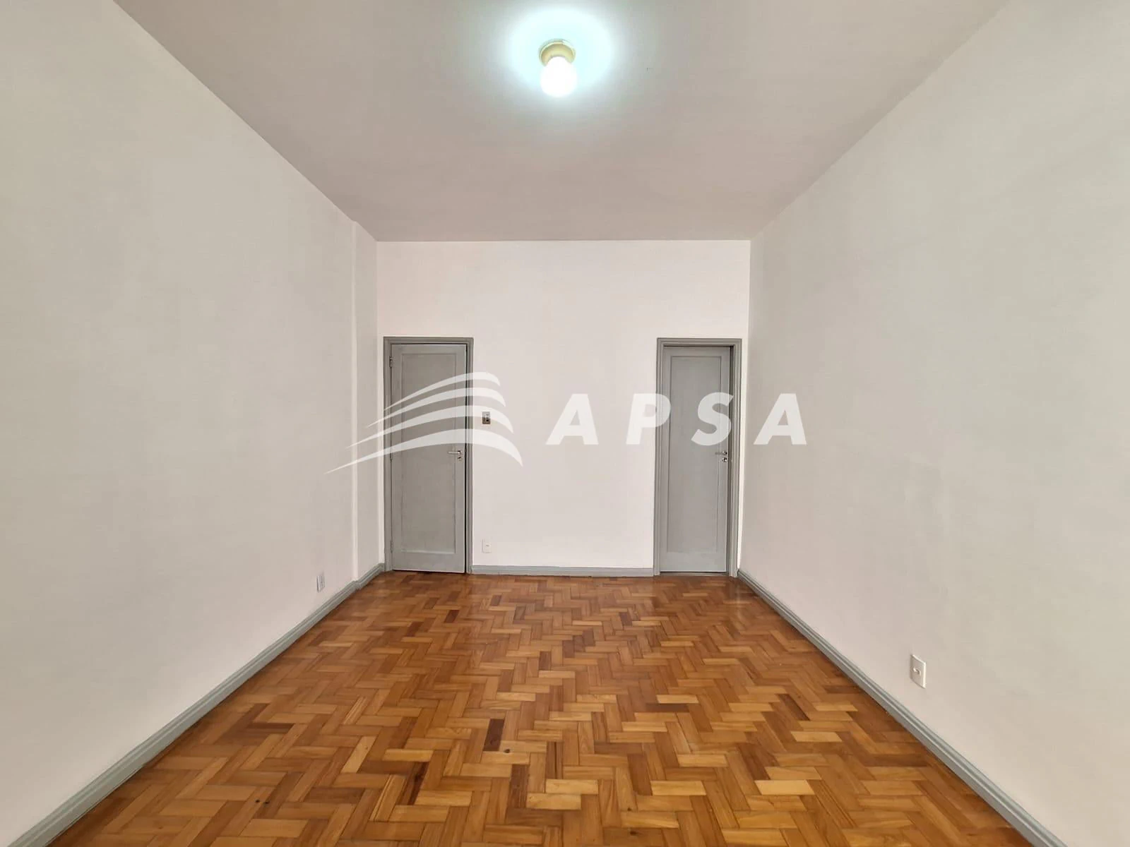 Apartment, 82 m², with wood or laminate floors — photo 7