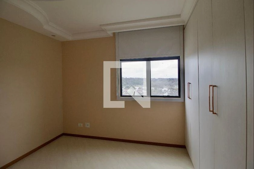 147 m² apartment with a home office and a bathtub — photo 3