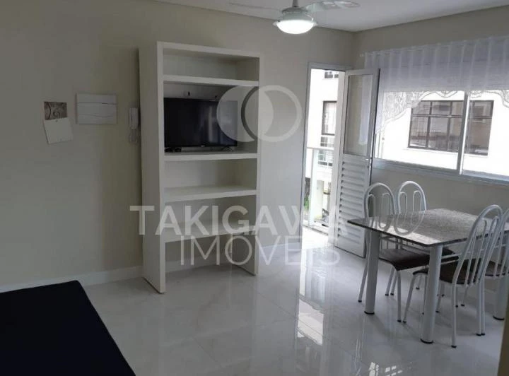Furnished 1-bedroom apartment with an open kitchen — photo 3