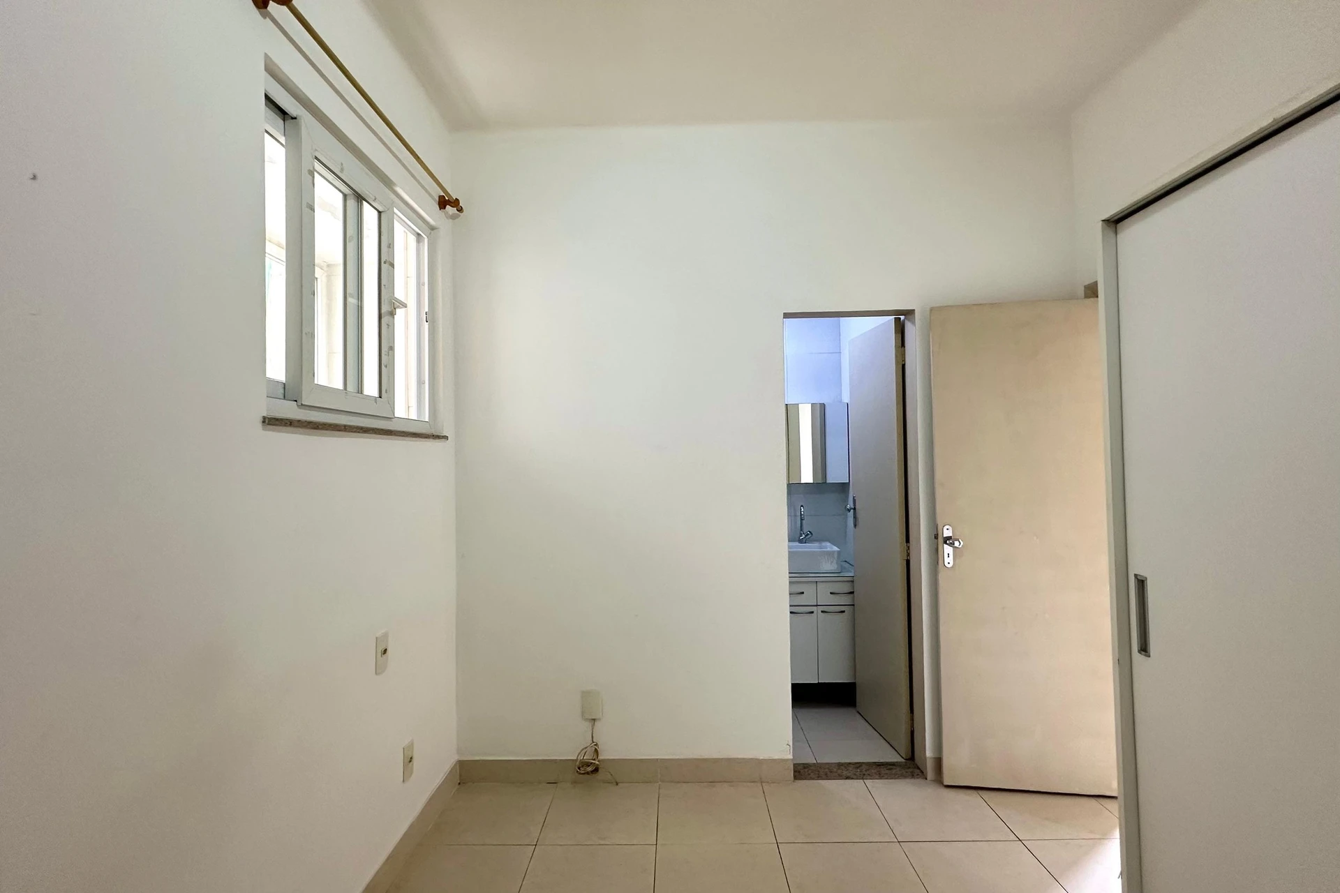 2-bedroom apartment with a mountain view in Rio de Janeiro — photo 27