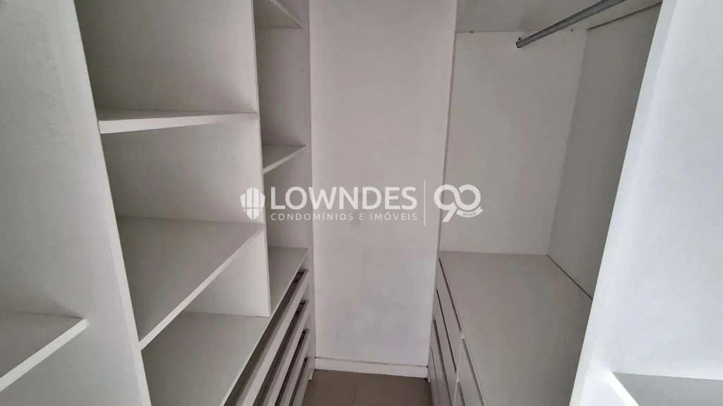 179 m² apartment with 4 en-suite bedrooms and a terrace — photo 5
