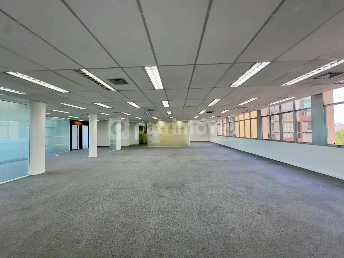 629 m² apartment with a separate kitchen and 3 bathrooms — photo 30